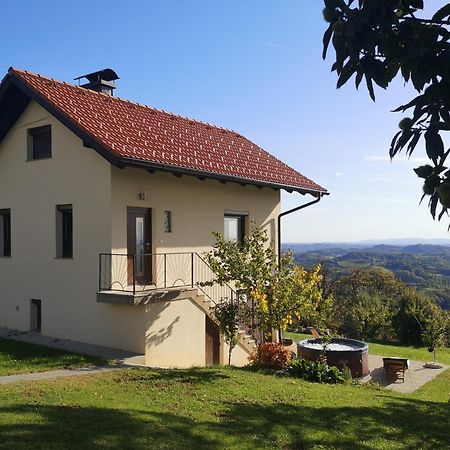 Apartma Hisa Na Ravnah With Hot Tub Pisece Bagian luar foto