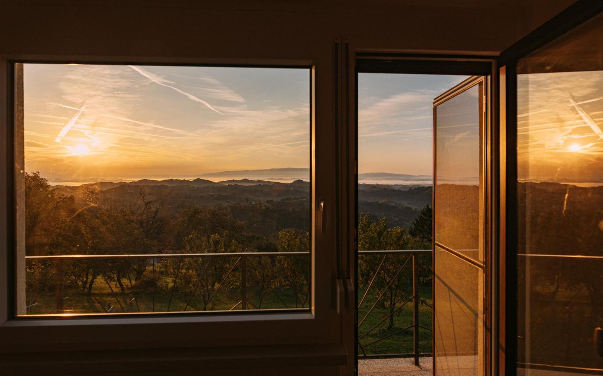 Apartma Hisa Na Ravnah With Hot Tub Pisece Bagian luar foto
