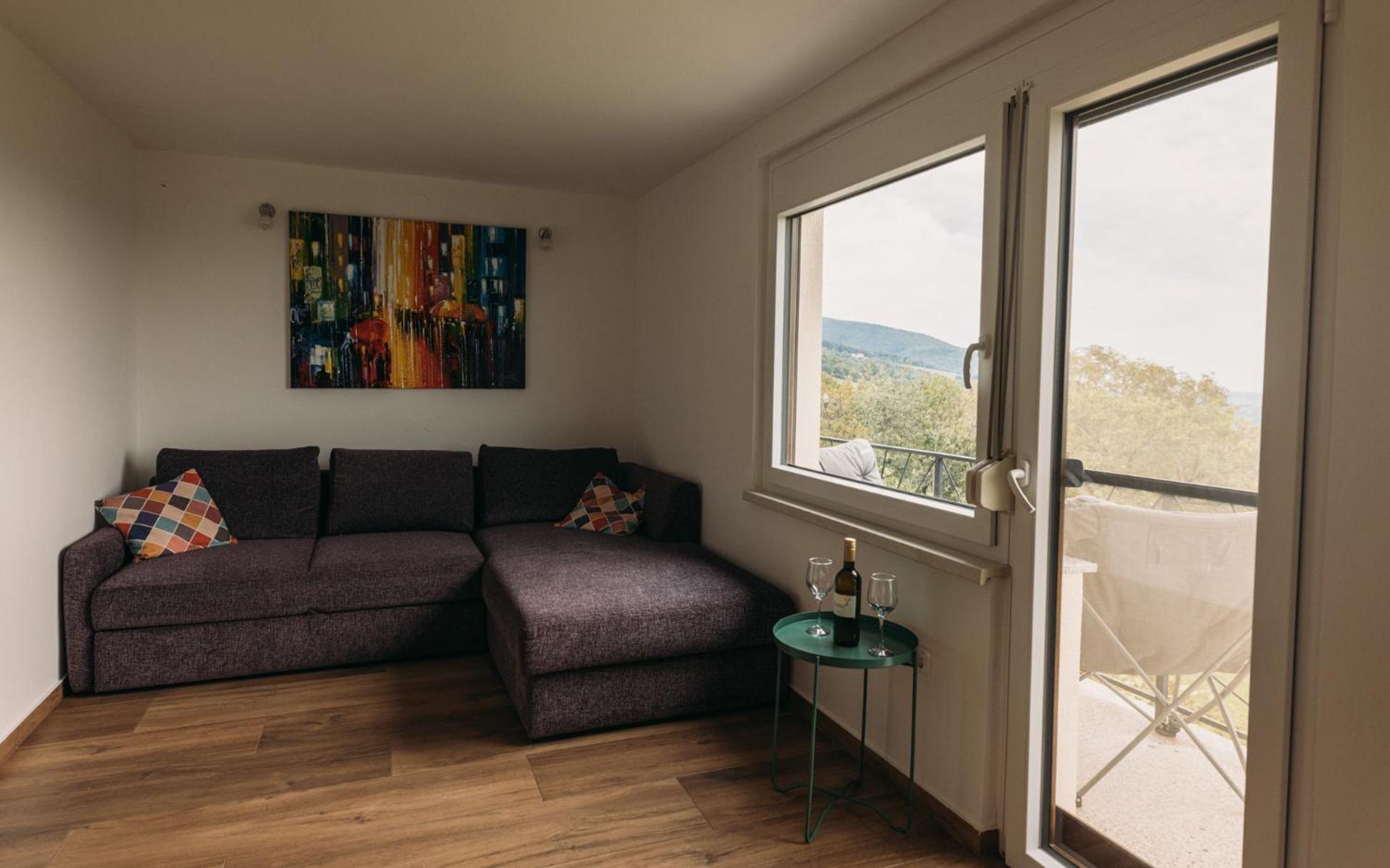 Apartma Hisa Na Ravnah With Hot Tub Pisece Bagian luar foto