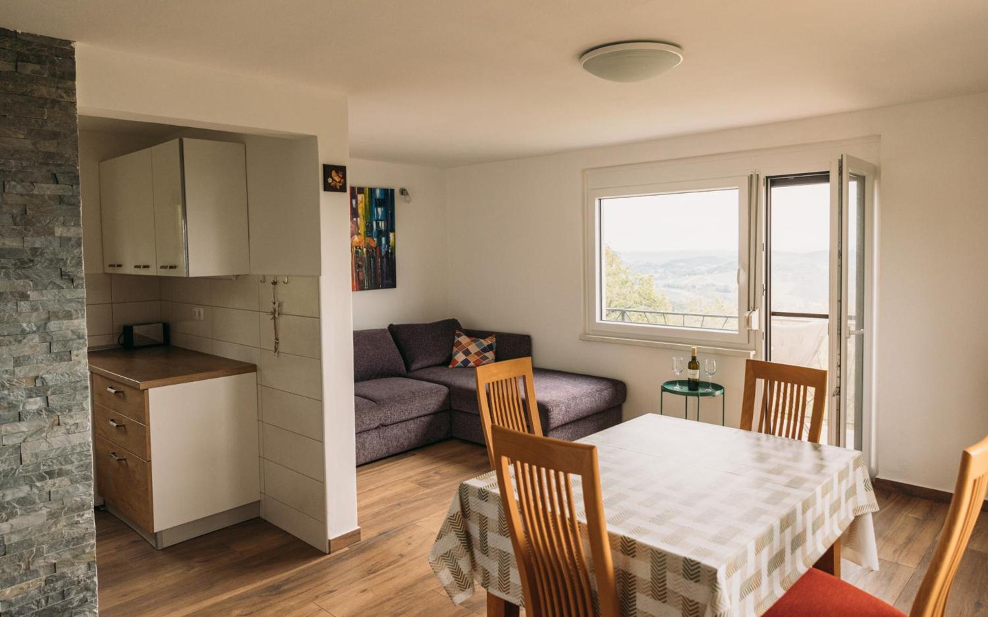 Apartma Hisa Na Ravnah With Hot Tub Pisece Bagian luar foto