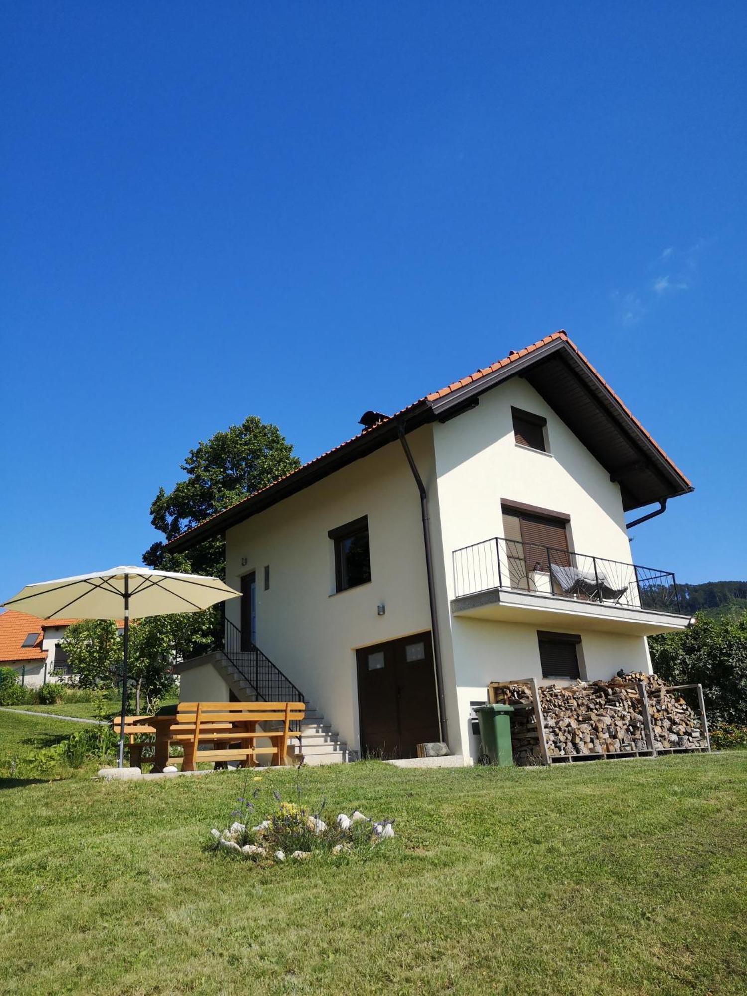 Apartma Hisa Na Ravnah With Hot Tub Pisece Bagian luar foto