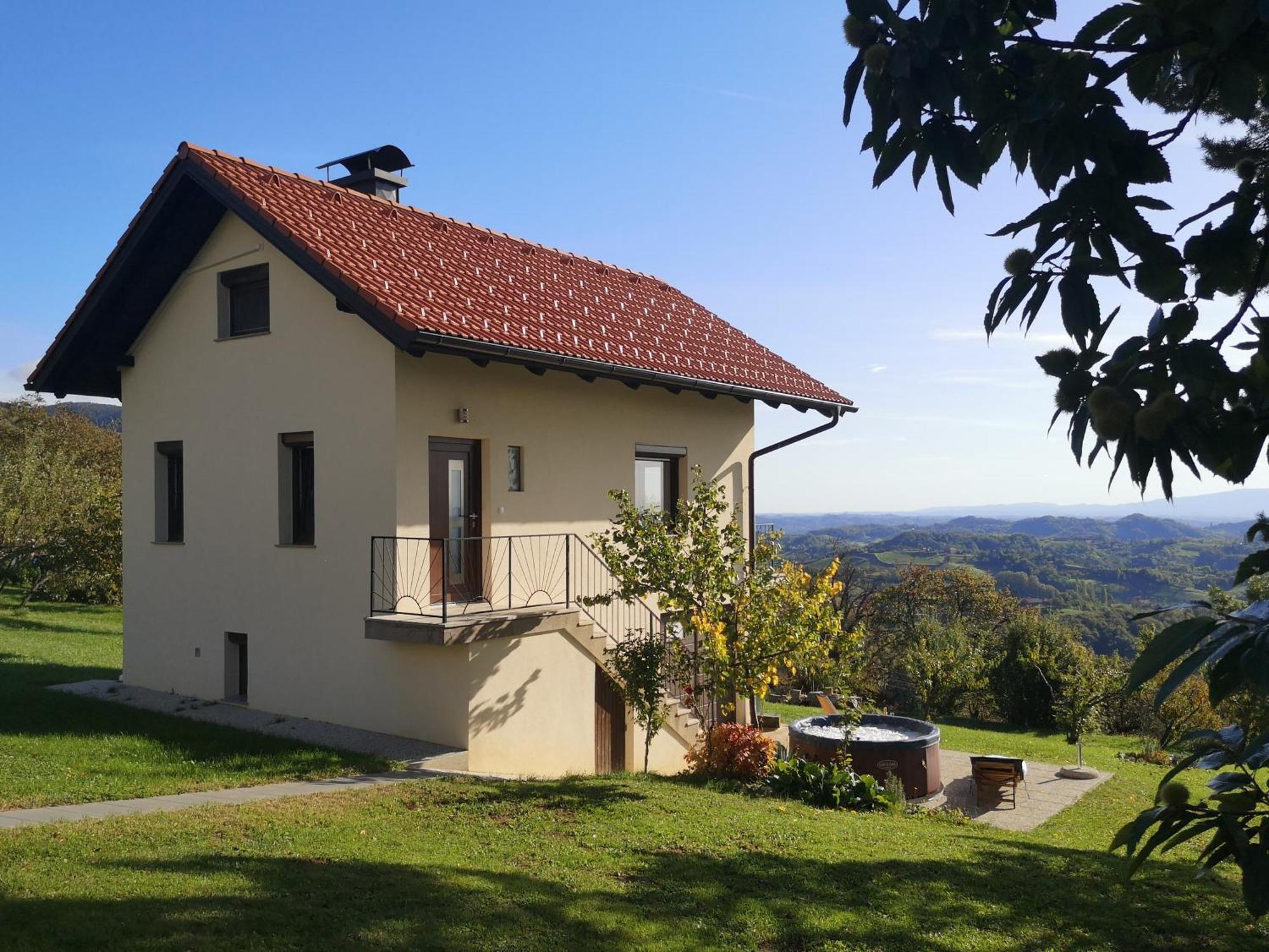 Apartma Hisa Na Ravnah With Hot Tub Pisece Bagian luar foto