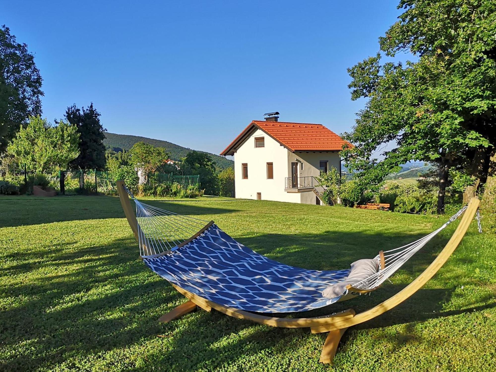 Apartma Hisa Na Ravnah With Hot Tub Pisece Bagian luar foto